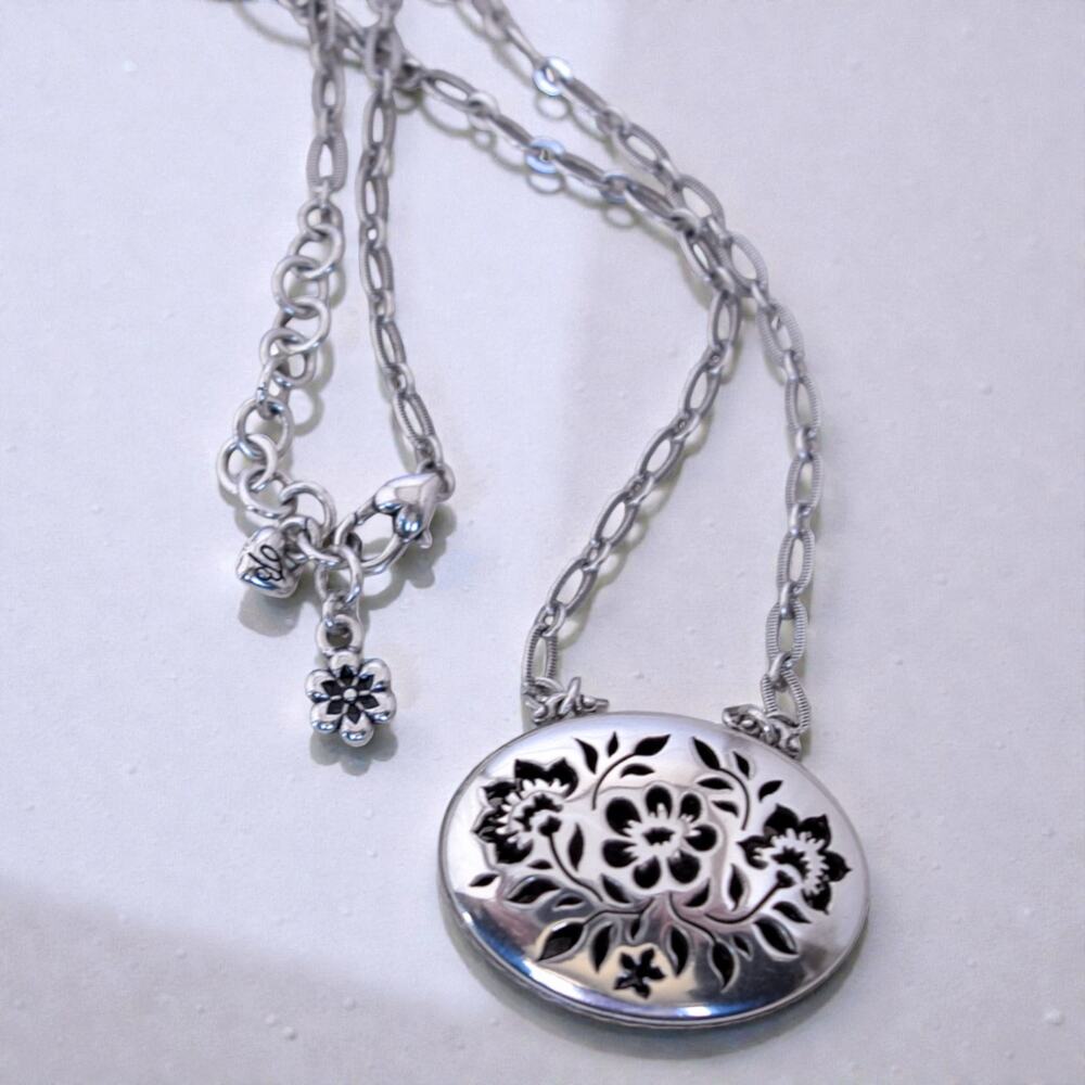 Brighton Cutout Flower Filigree Oval Pendant Necklace Textured Chain Retired - Picture 5 of 8